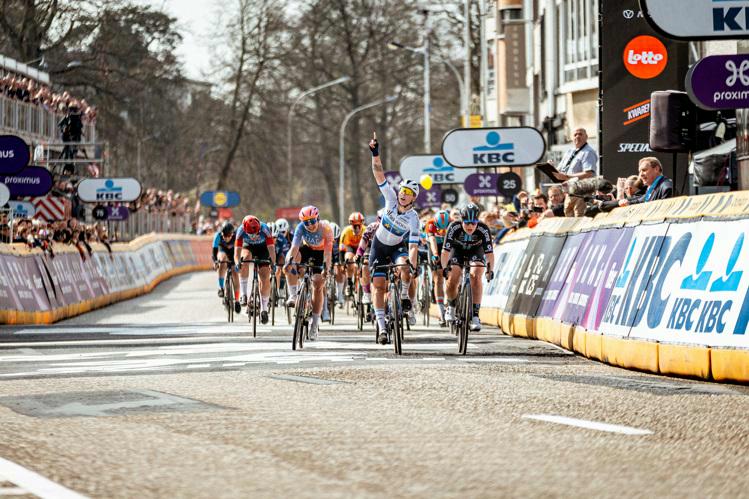 Wiebes sprints to 3 out of 3 in Schoten